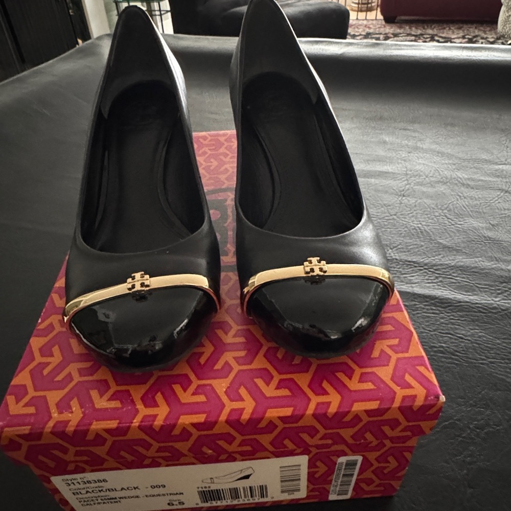 Tory Burch NIB Beautiful Black Wedge Heels with Stunning Gold Accent 6.5